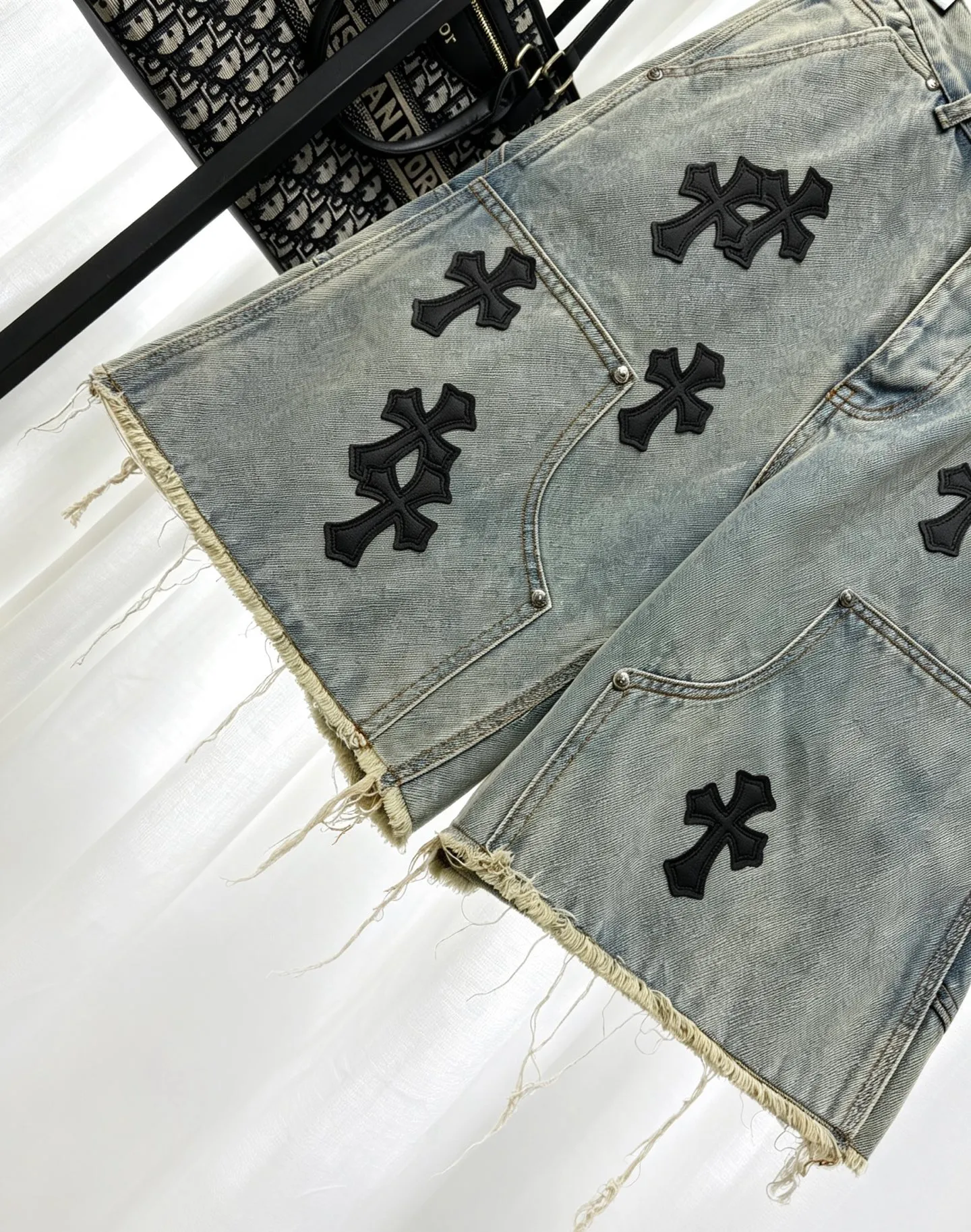 Chrome Hearts Chrome Hearts ， ， 、 Retro ， 。 ， ， ， 。 Black Genuine Leather ， ， ， ， 。 ， ， ， 。 Size S-XL